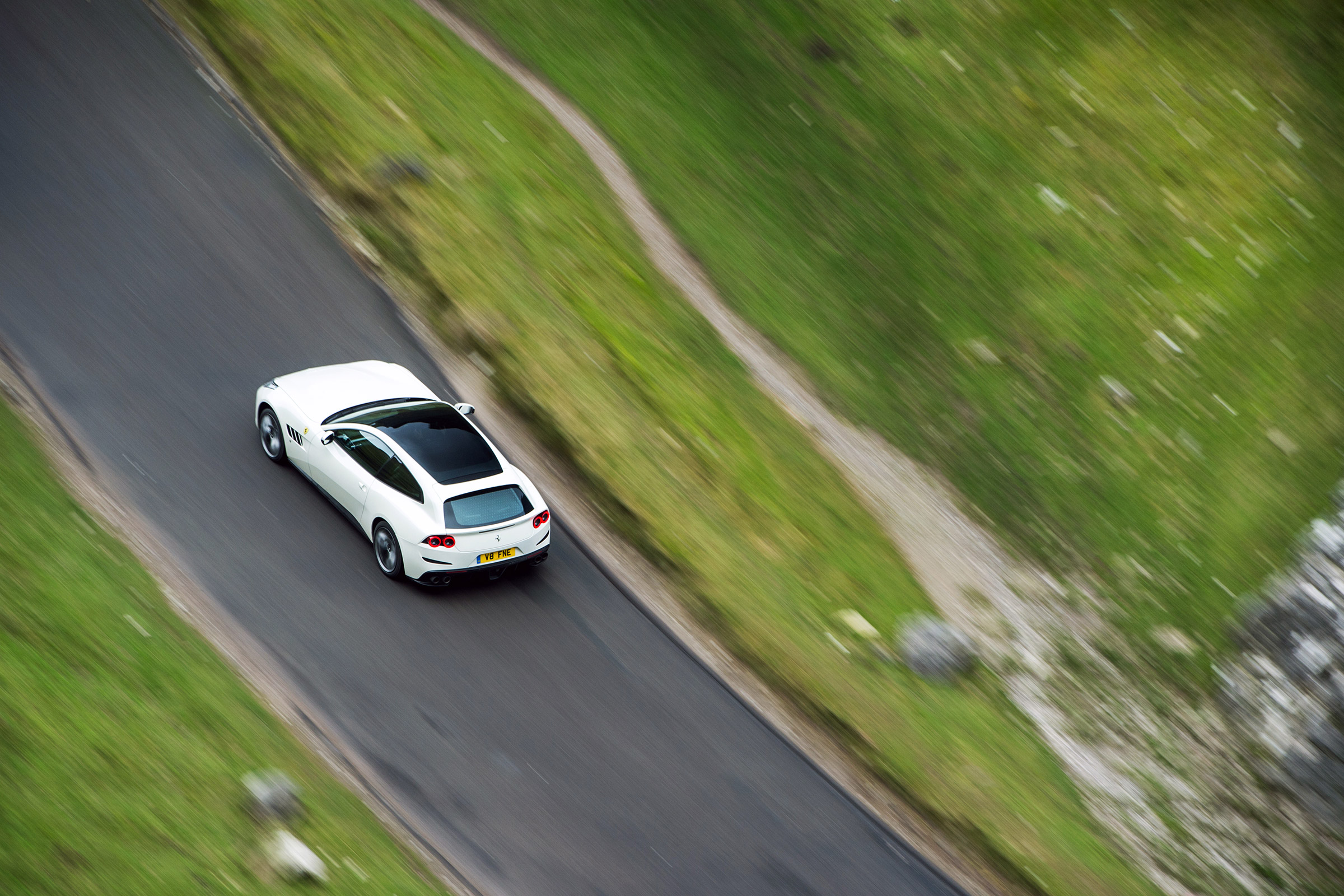 Ferrari GTC4 Lusso T - top