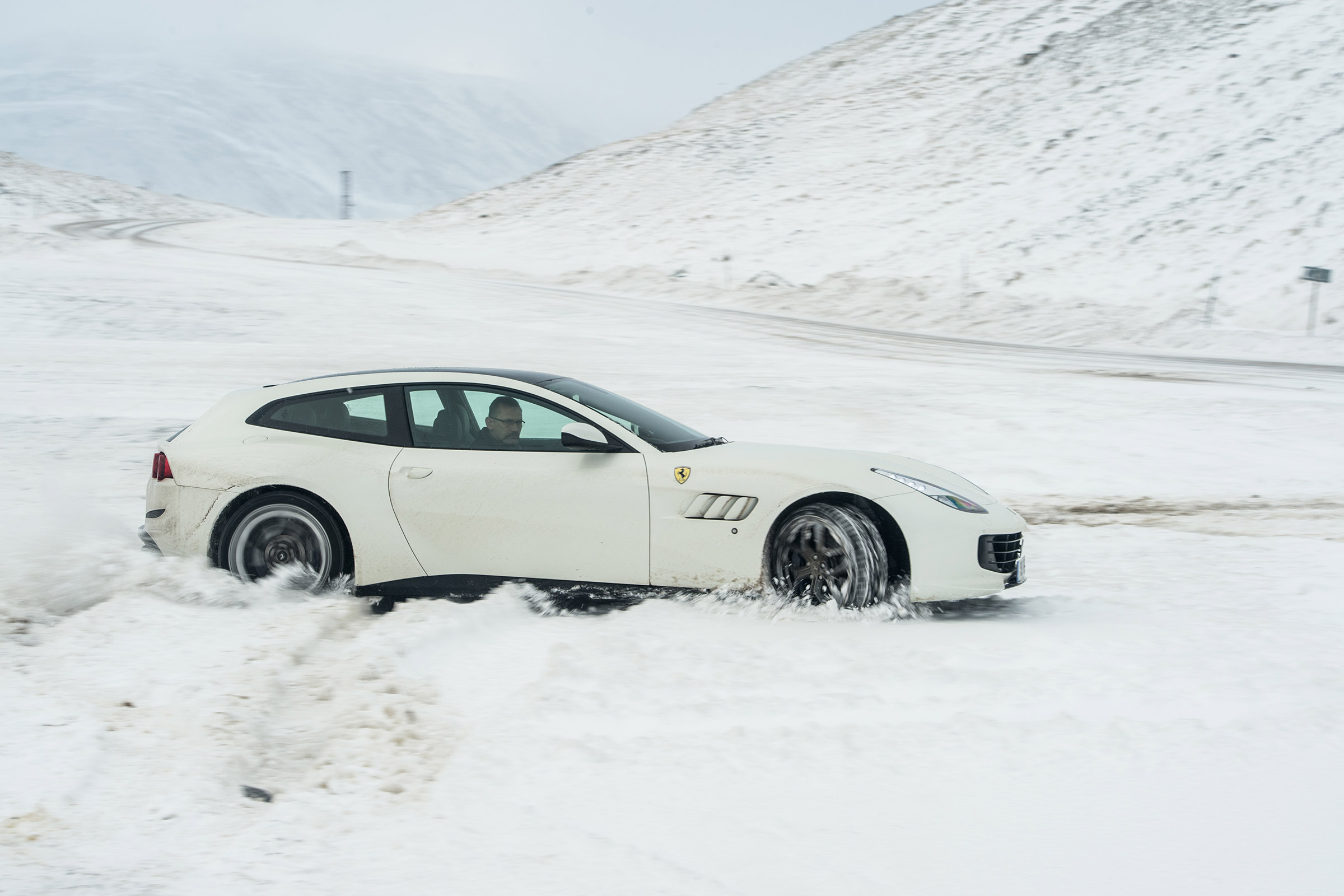 Ferrari GTC4 Lusso T - profile