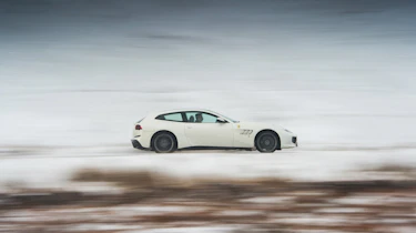 Ferrari GTC4 Lusso T - side