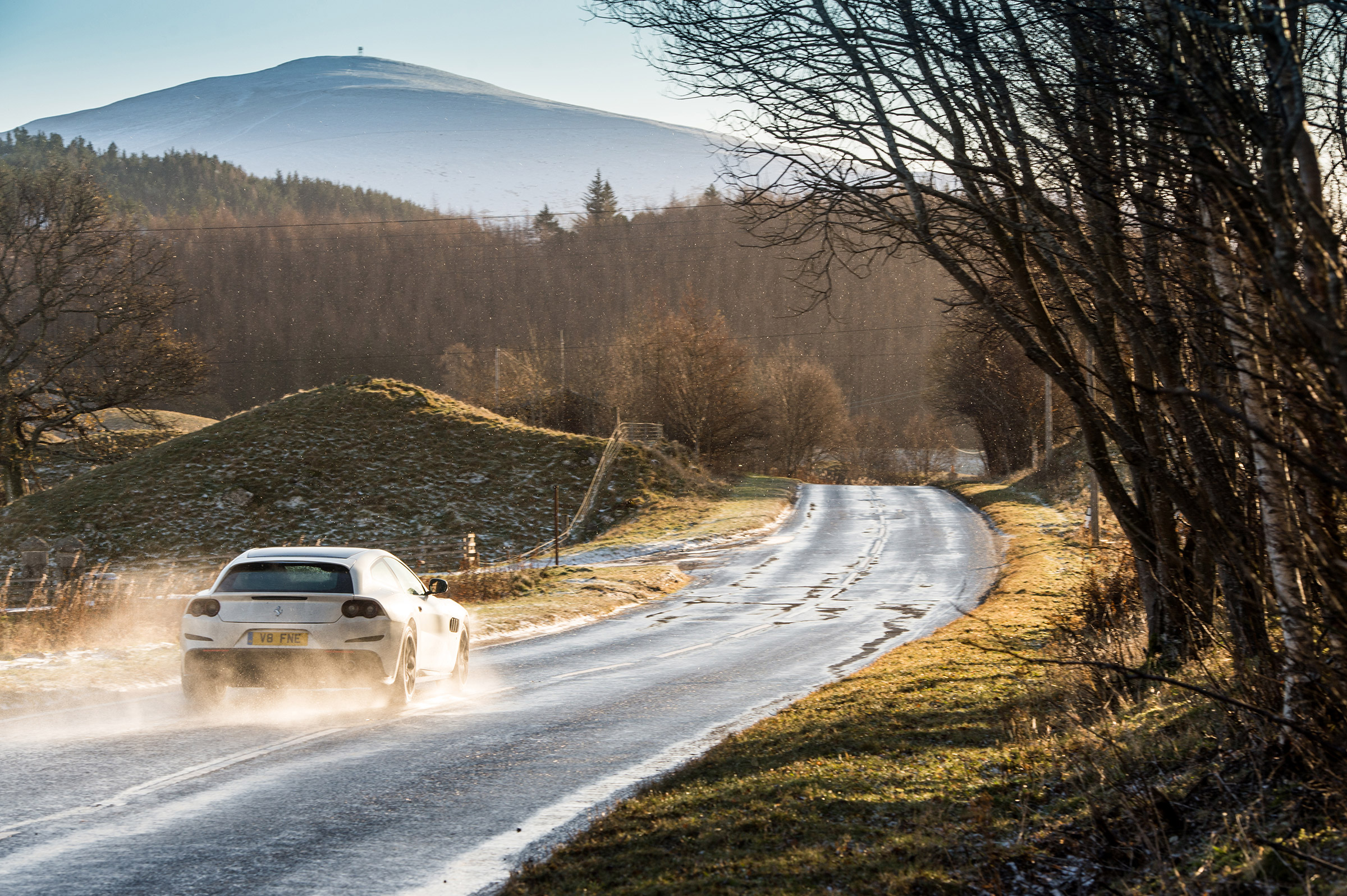 Ferrari GTC4 Lusso T - road