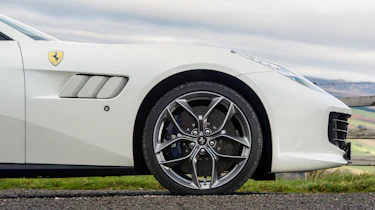 Ferrari GTC4 Lusso T - wheel
