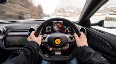 Ferrari GTC4 Lusso T - interior