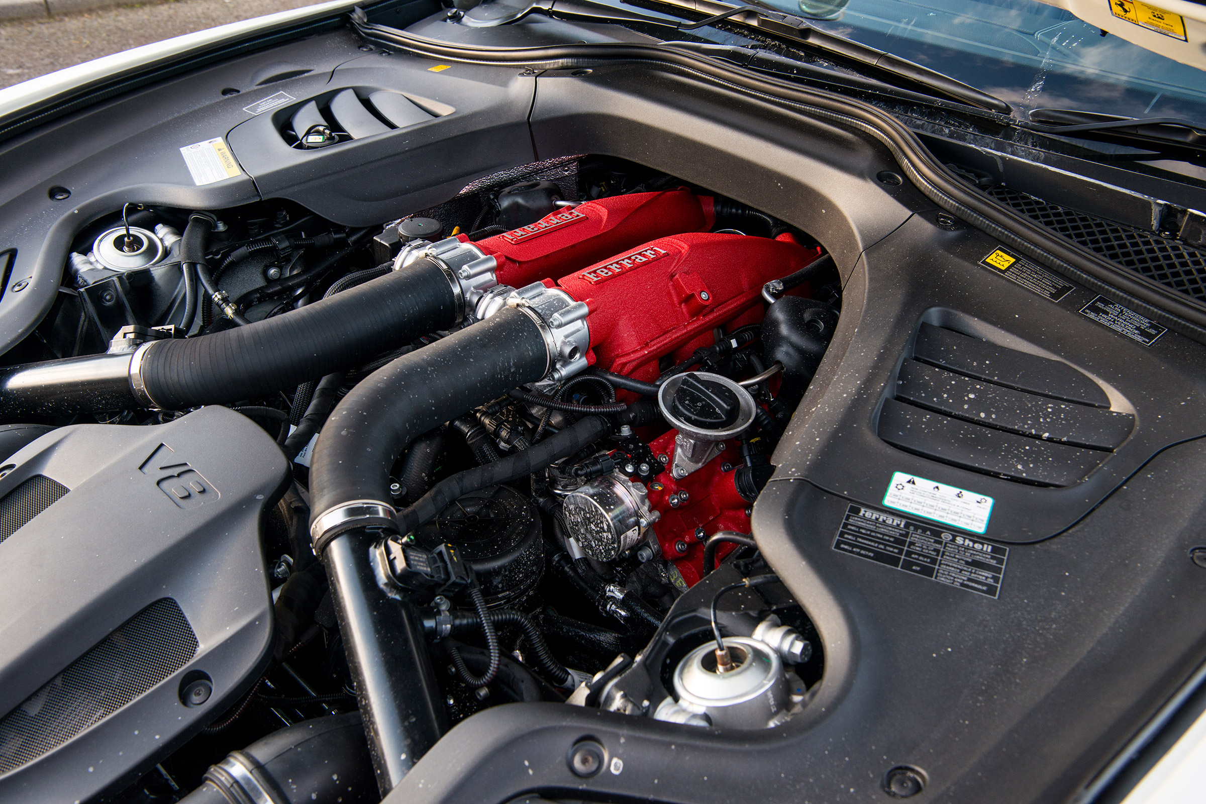 Ferrari GTC4 Lusso T - engine