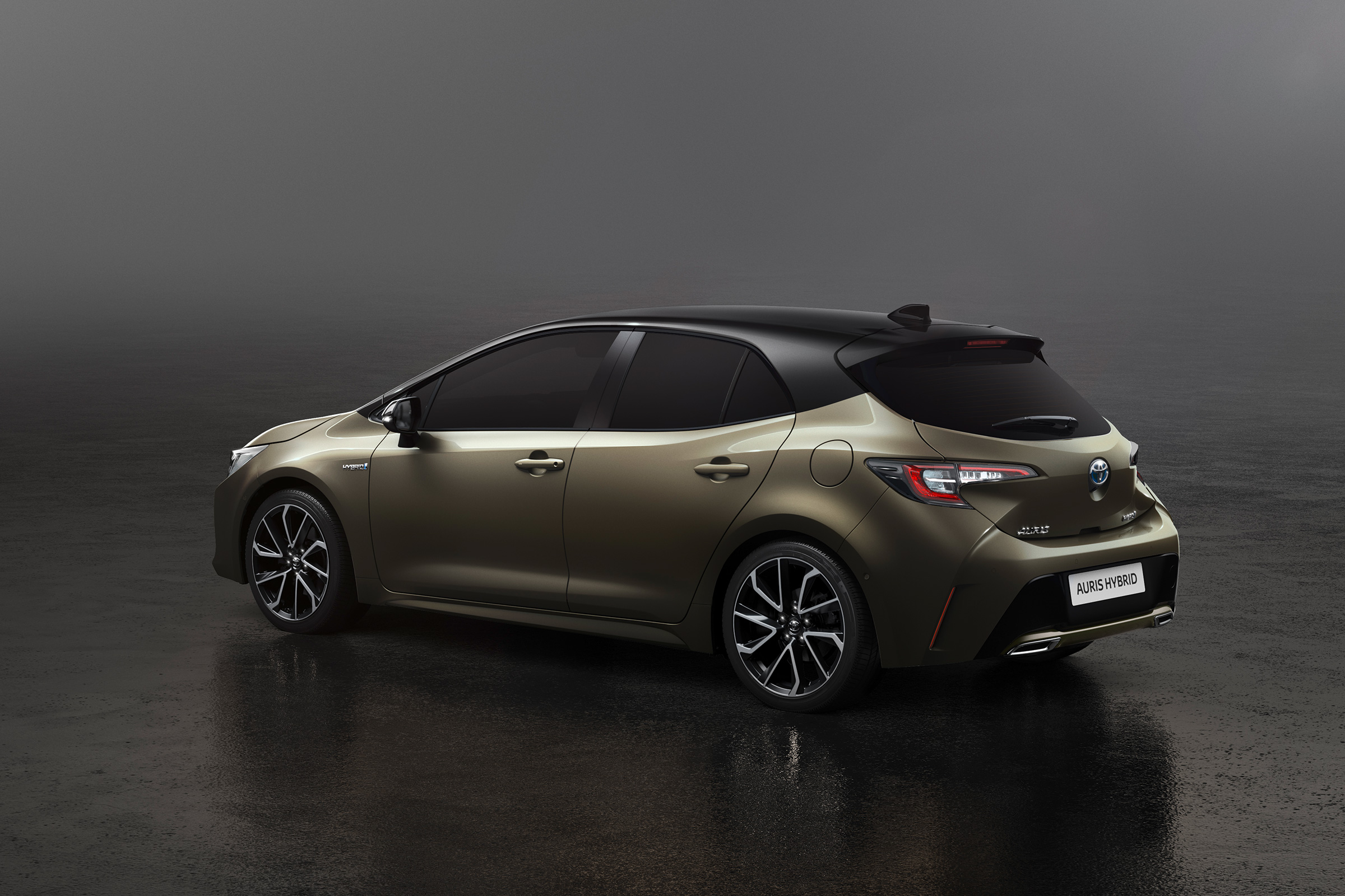 Toyota Auris –  side