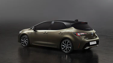 Toyota Auris – side
