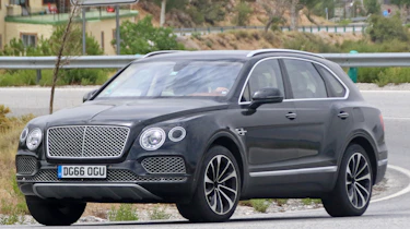 Bentley Bentayga PHEV – front quarter
