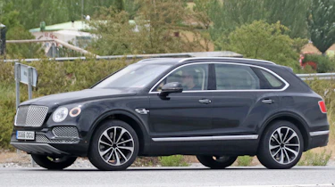 Bentley Bentayga PHEV – side