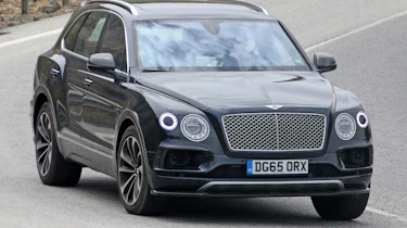 Bentley Bentayga PHEV – front quarter