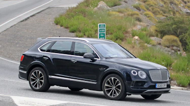 Bentley Bentayga PHEV – side