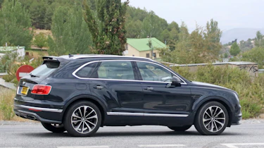 Bentley Bentayga PHEV – side