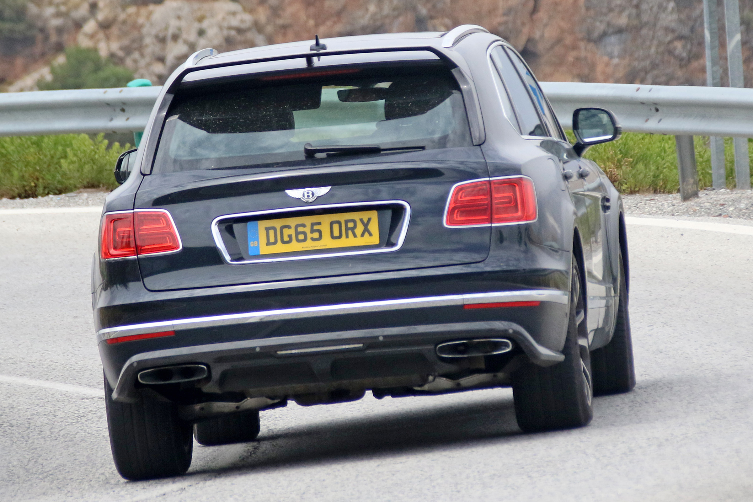 Bentley Bentayga PHEV – rear