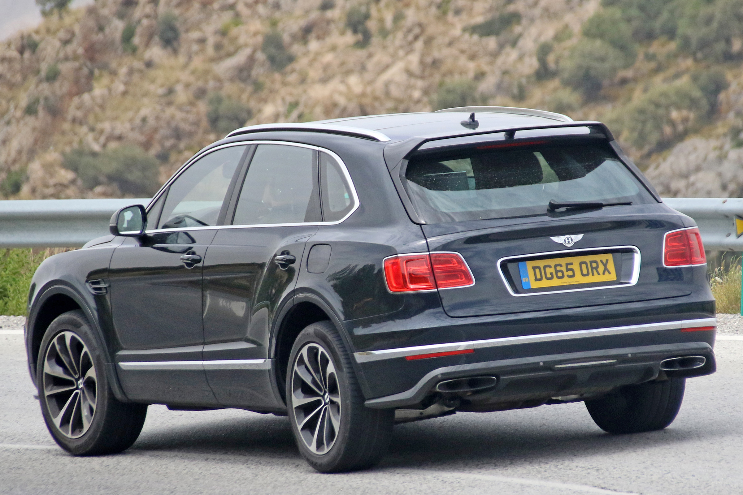 Bentley Bentayga PHEV – rear quarter