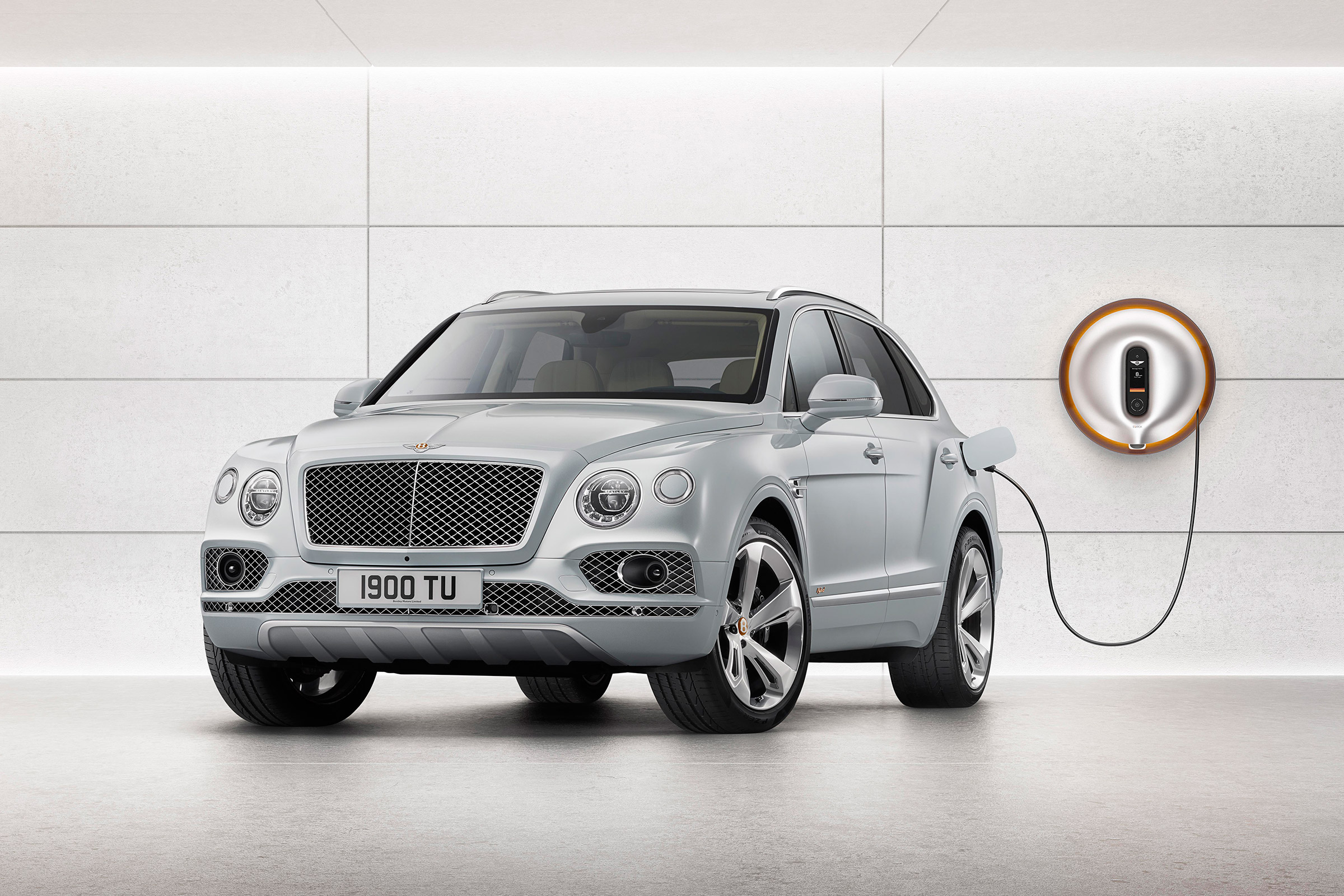Bentley Bentayga PHEV - plugged