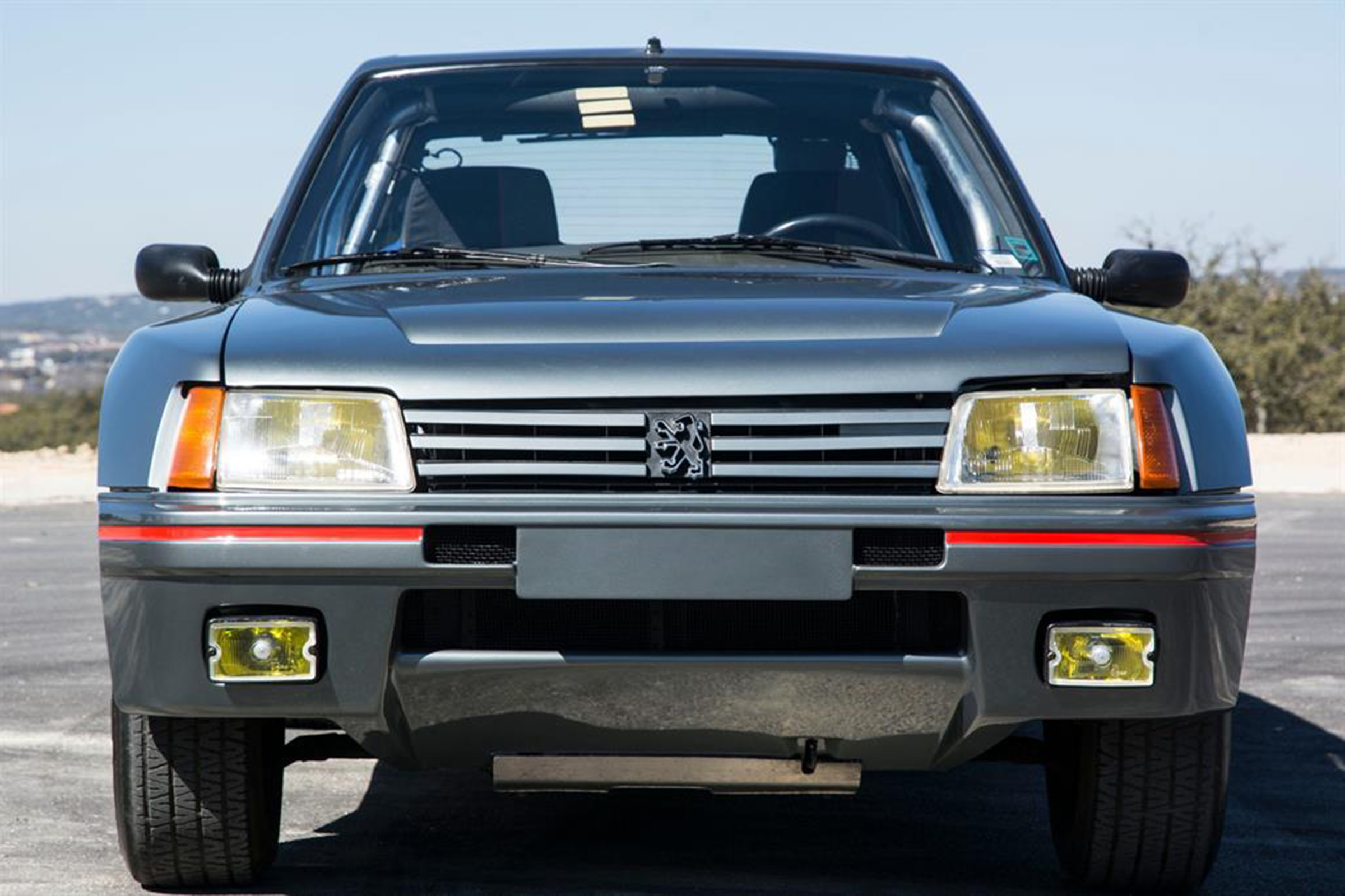Peugeot 205 T16 PTS Clubman – front