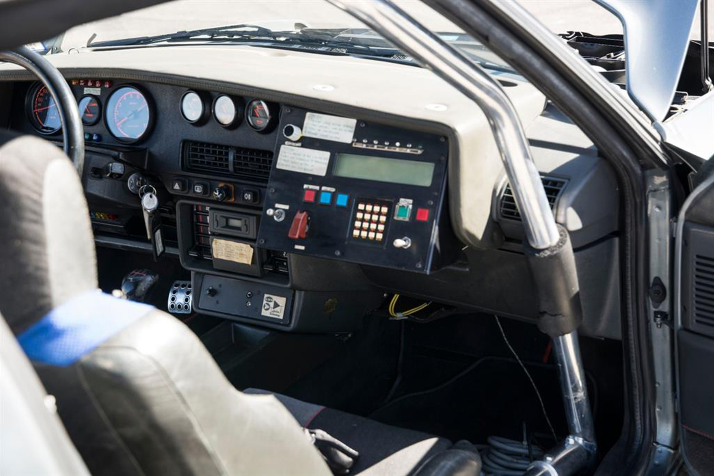 Peugeot 205 T16 PTS Clubman – interior