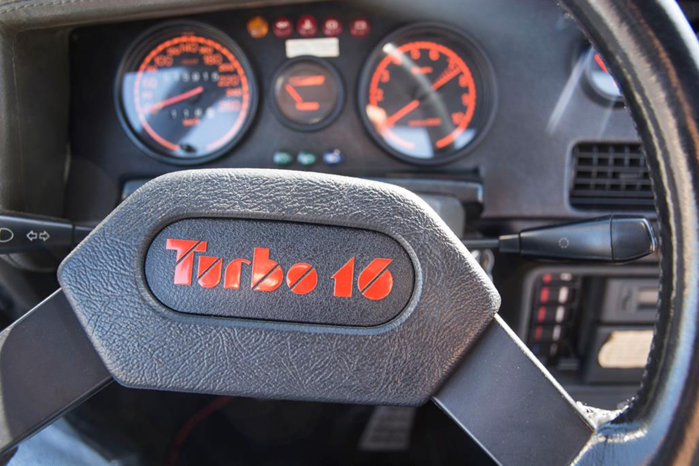 Peugeot 205 T16 PTS Clubman – steering-wheel