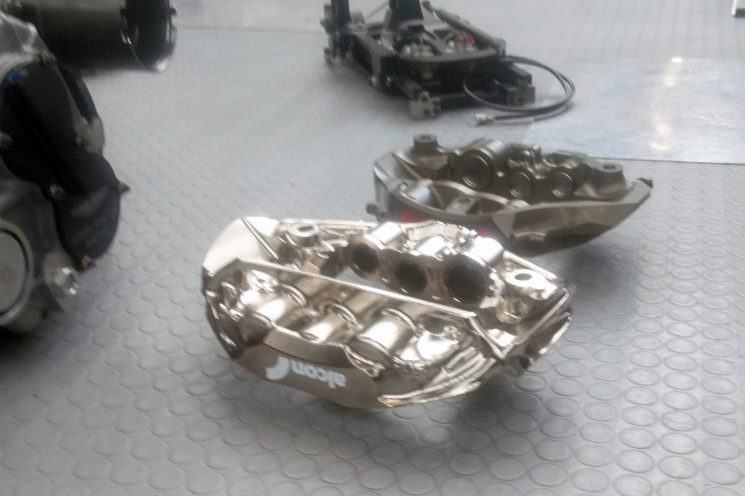 2018 Aston Martin Vantage GTE – brake caliper comparison 