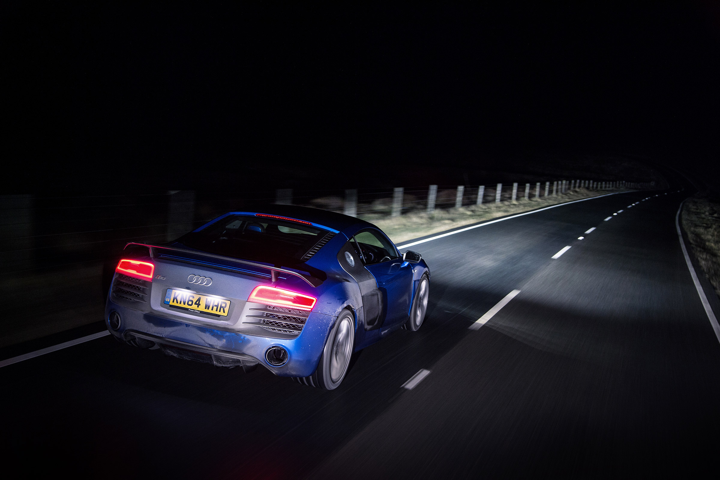 Audi R8 LMX night drive - rear
