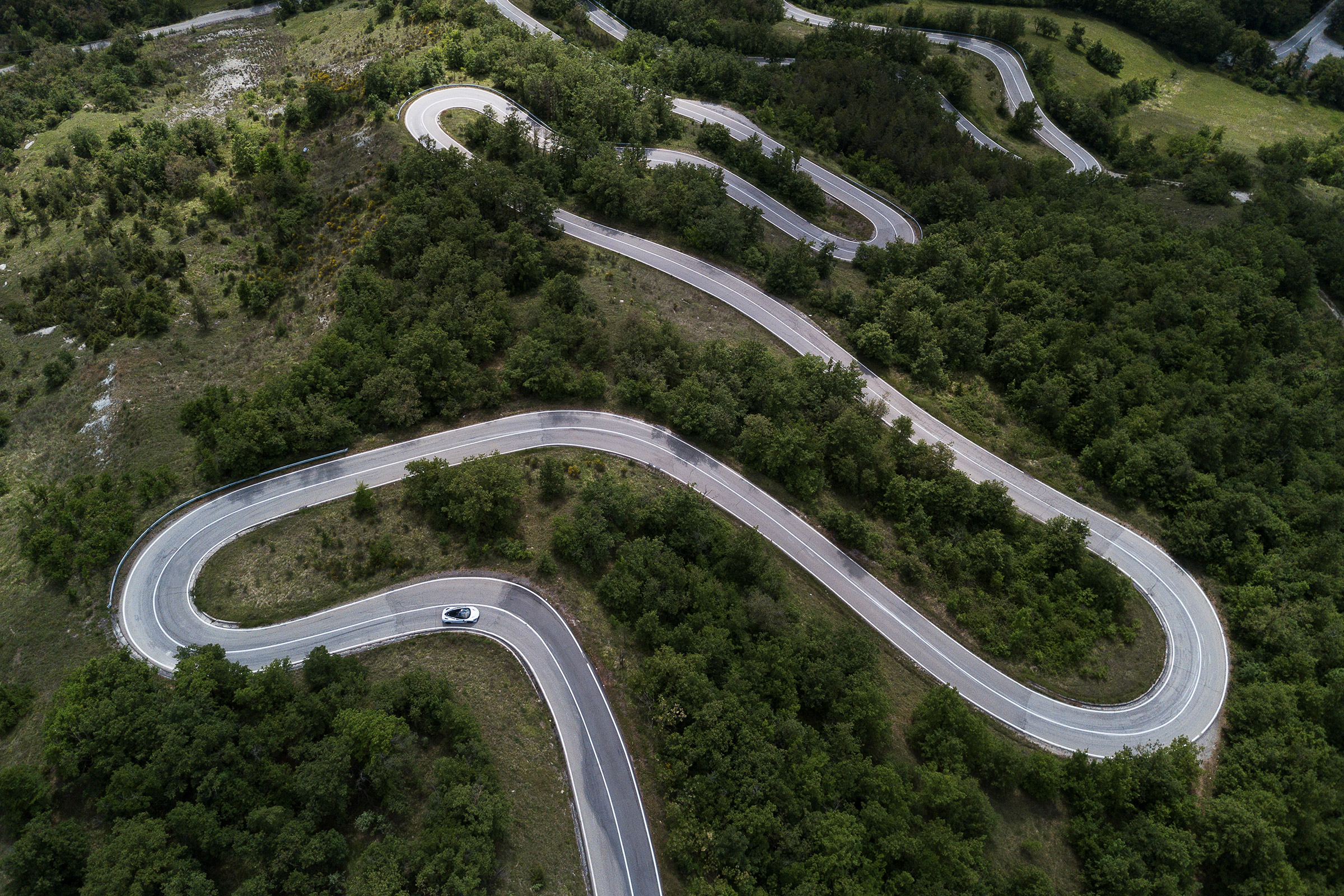 McLaren 720S in Italy - roadsd