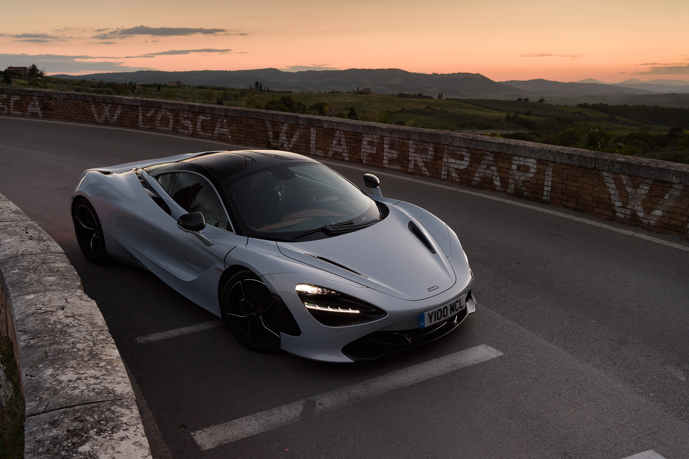 McLaren 720S in Italy - corner