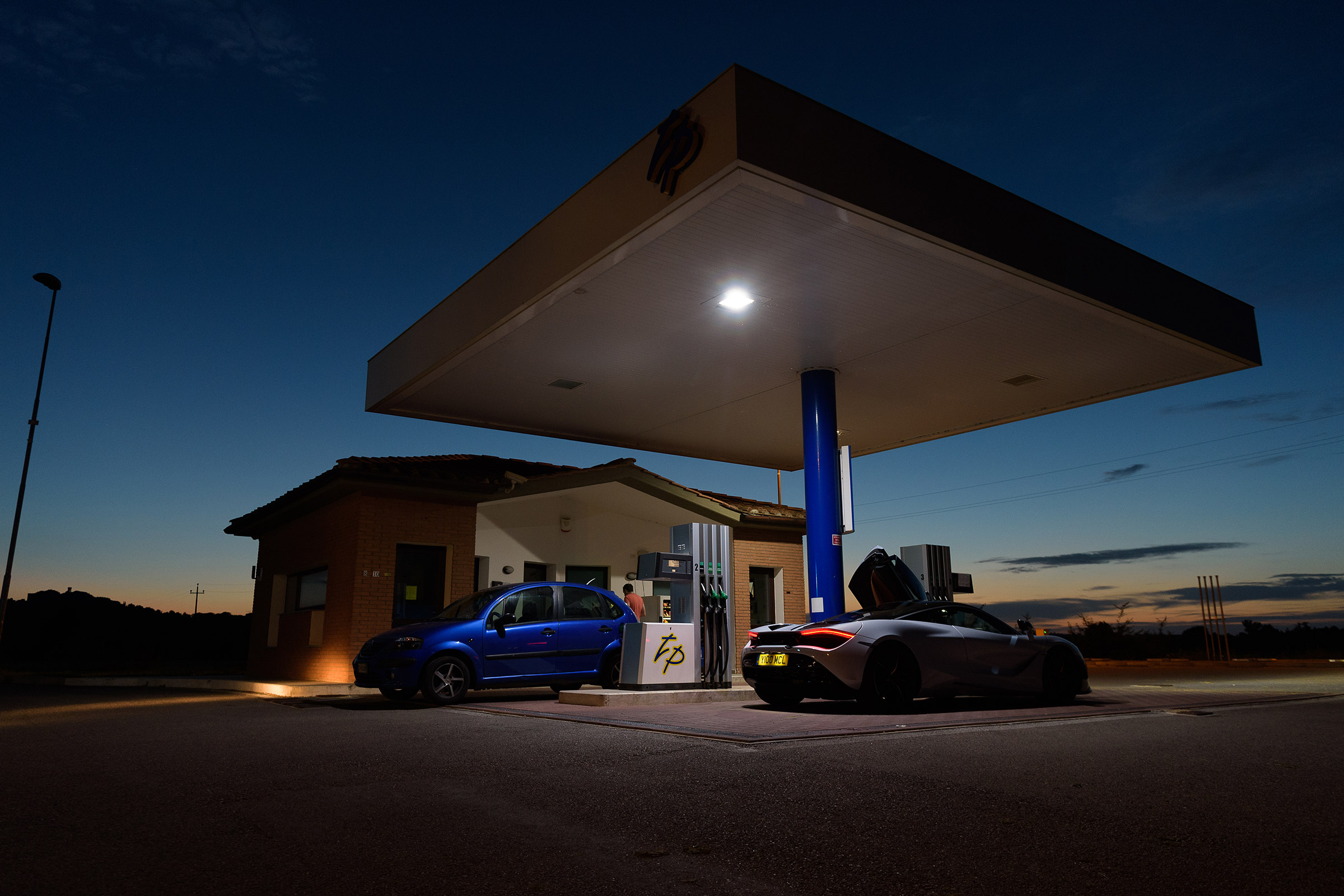 McLaren 720S in Italy - fuel