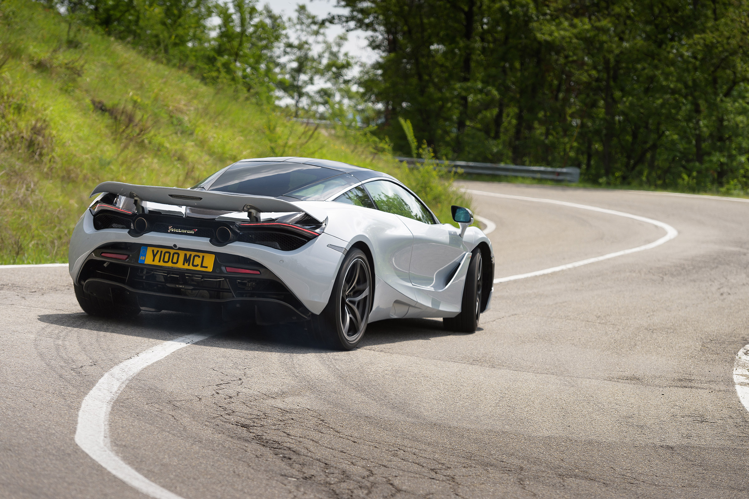 McLaren 720S in Italy - corner