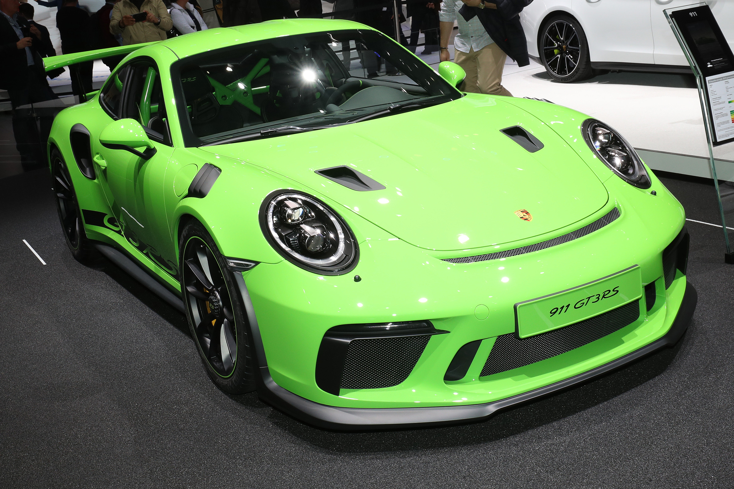 Porsche 911 GT3 RS – front quarter