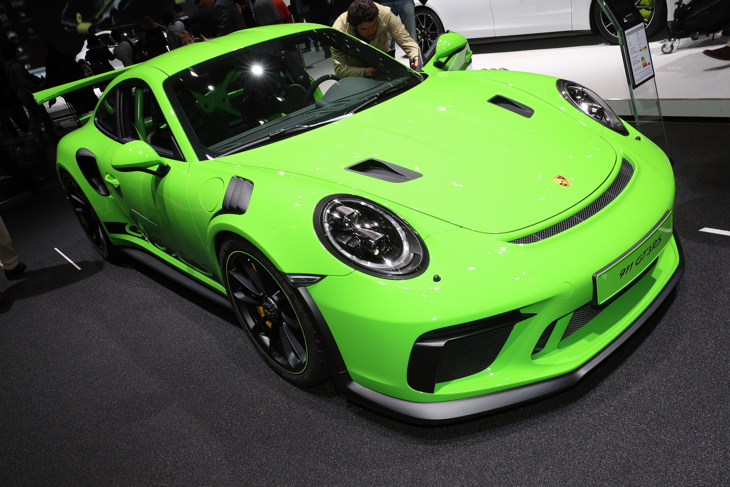 Porsche 911 GT3 RS – front quarter