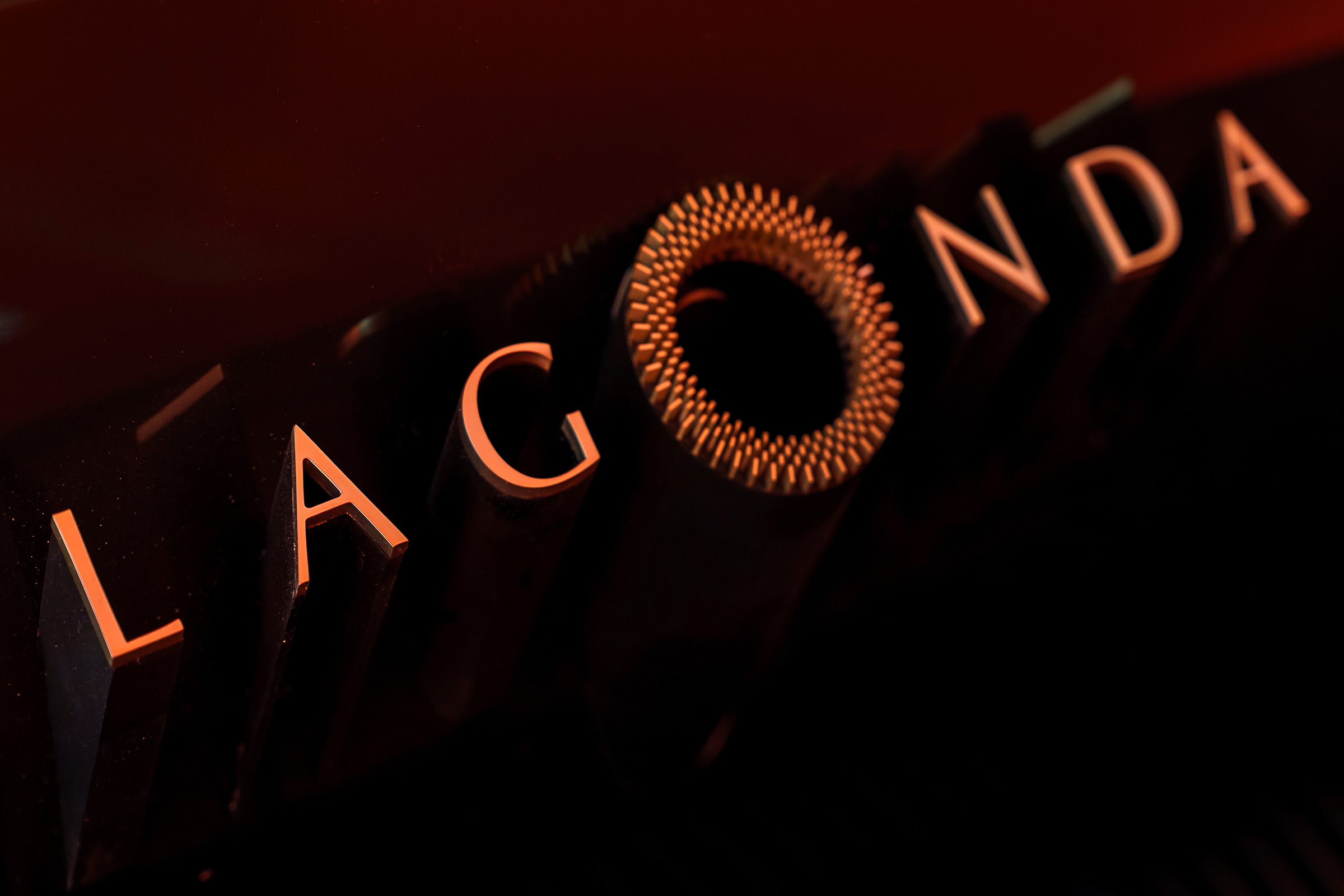 Aston Martin Lagonda Concept – lagonda badge