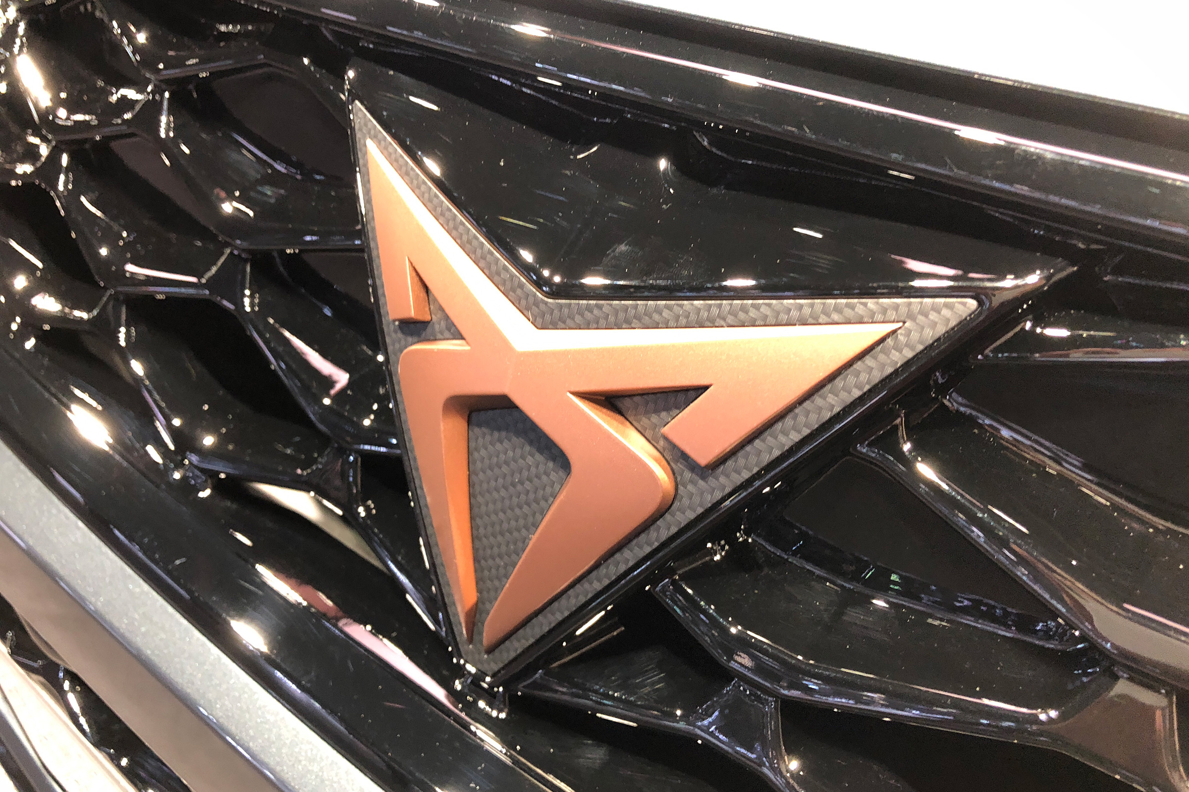 Cupra Ateca – front girlle