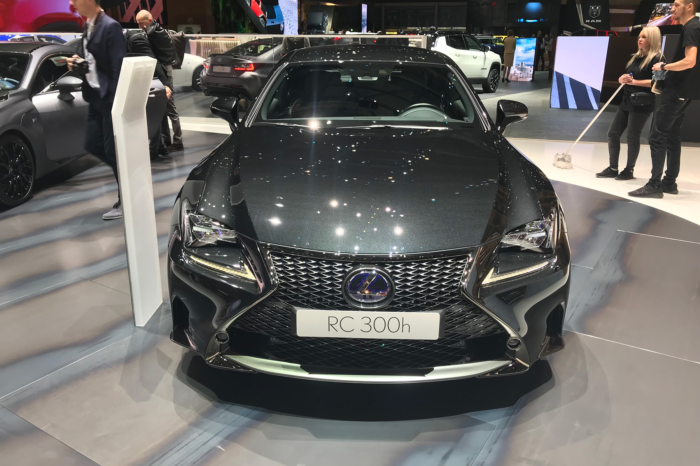 Lexus RC300h F Sport Black Edition – front
