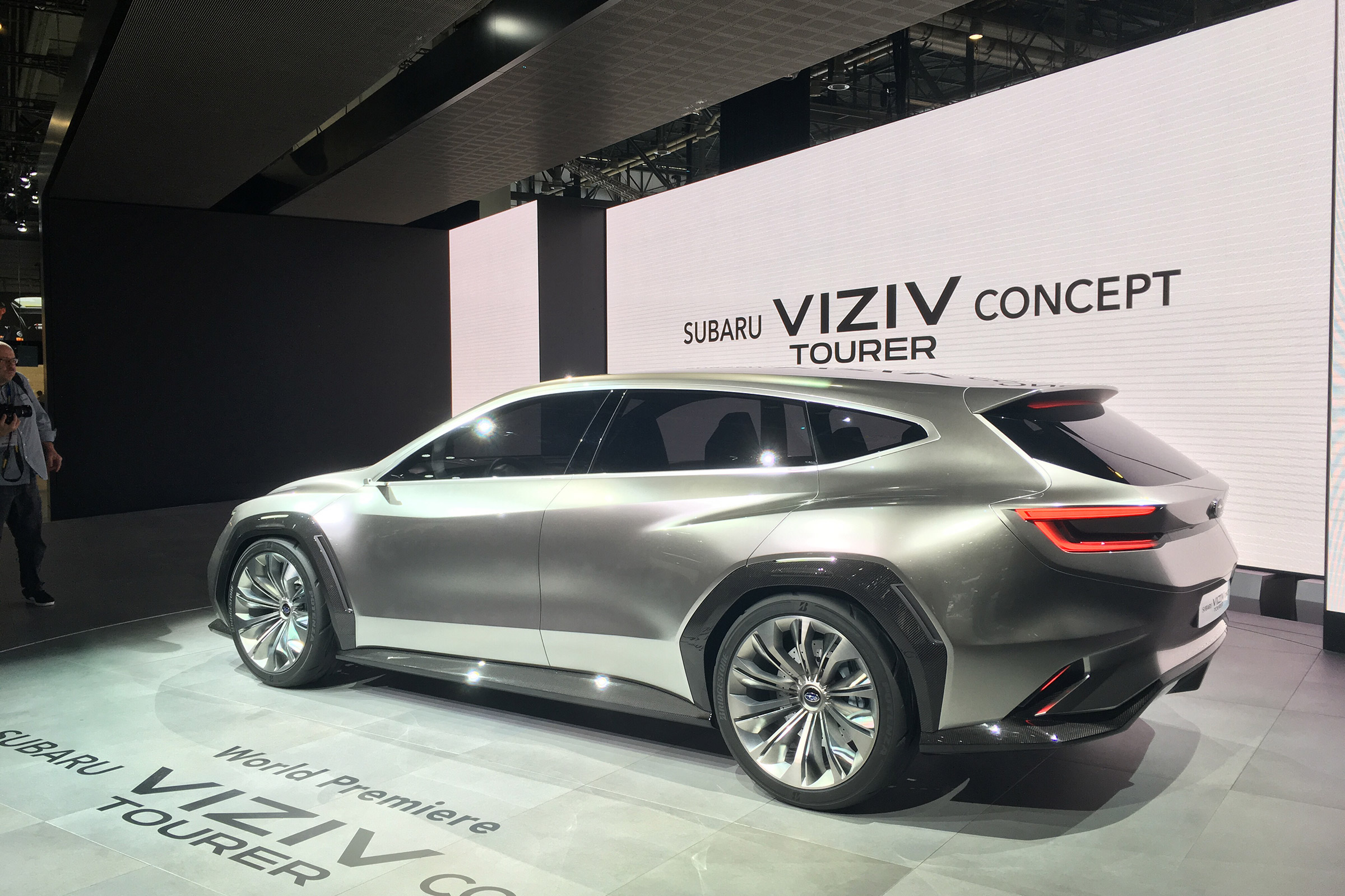 Subaru Viziv Tourer live