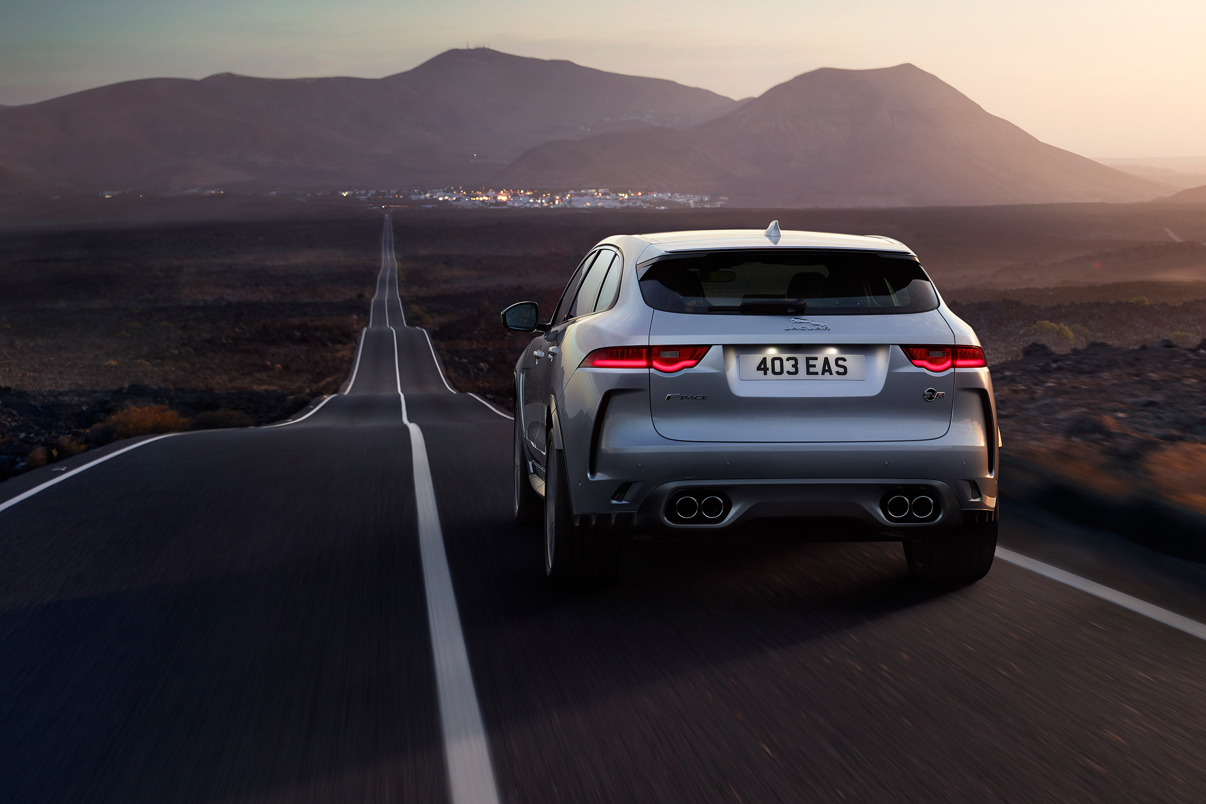 Jaguar F-Pace SVR - tail