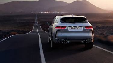 Jaguar F-Pace SVR - tail