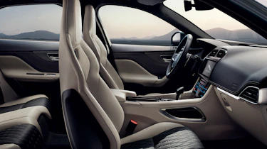 Jaguar F-Pace SVR - interior