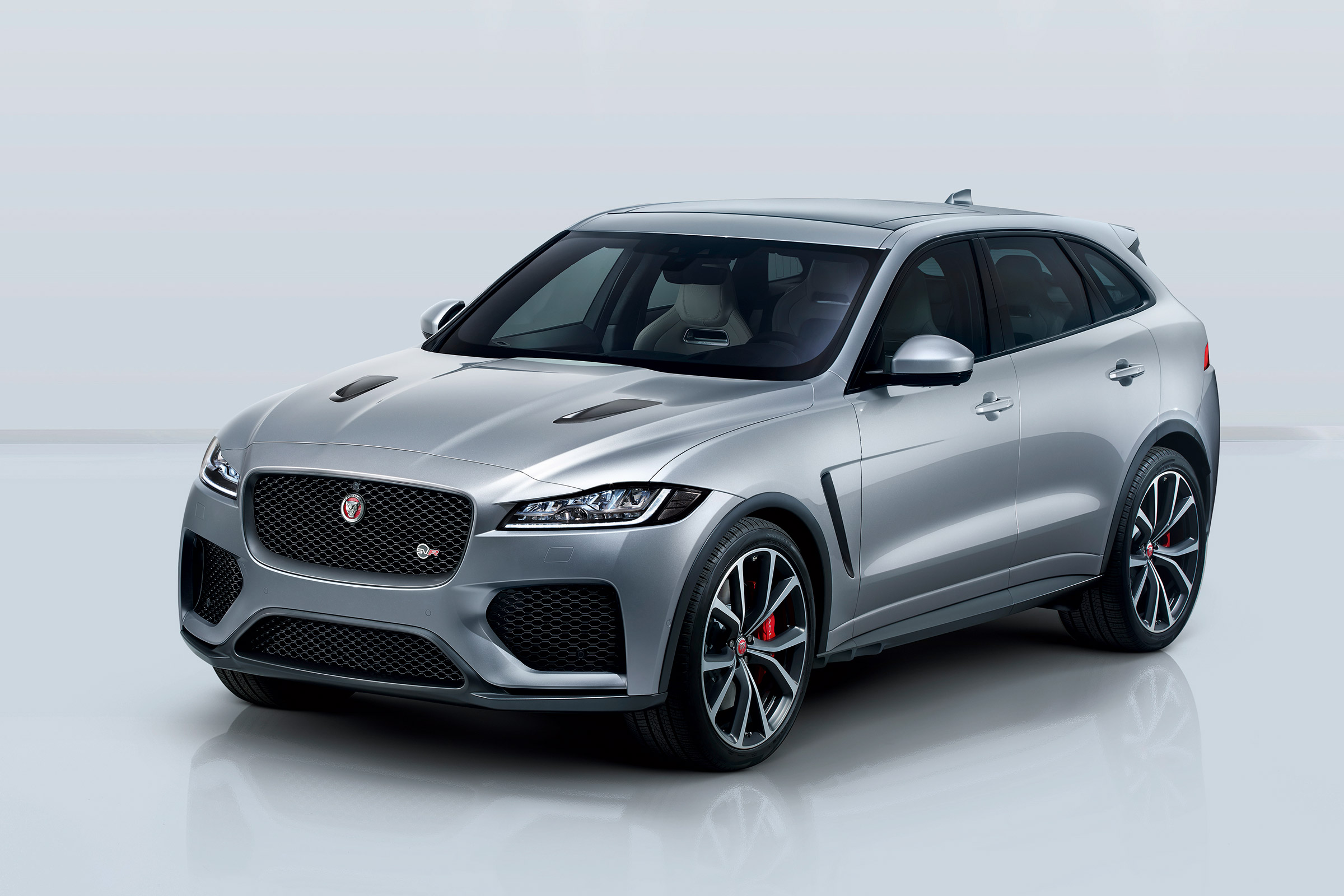 Jaguar F-Pace SVR - front quarter