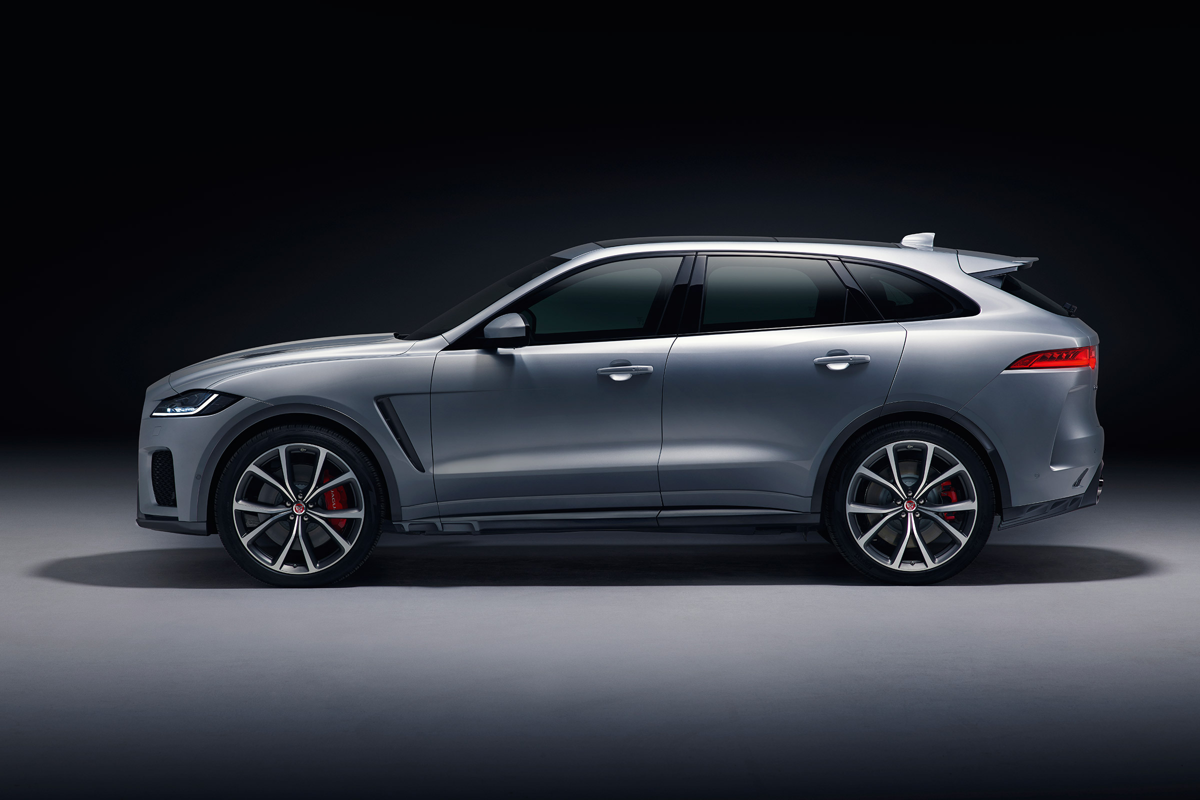 Jaguar F-Pace SVR - studio side