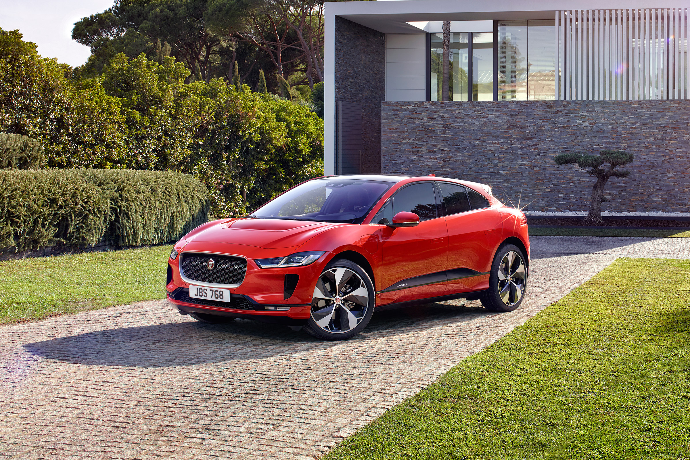 Jaguar i-Pace - front quarter