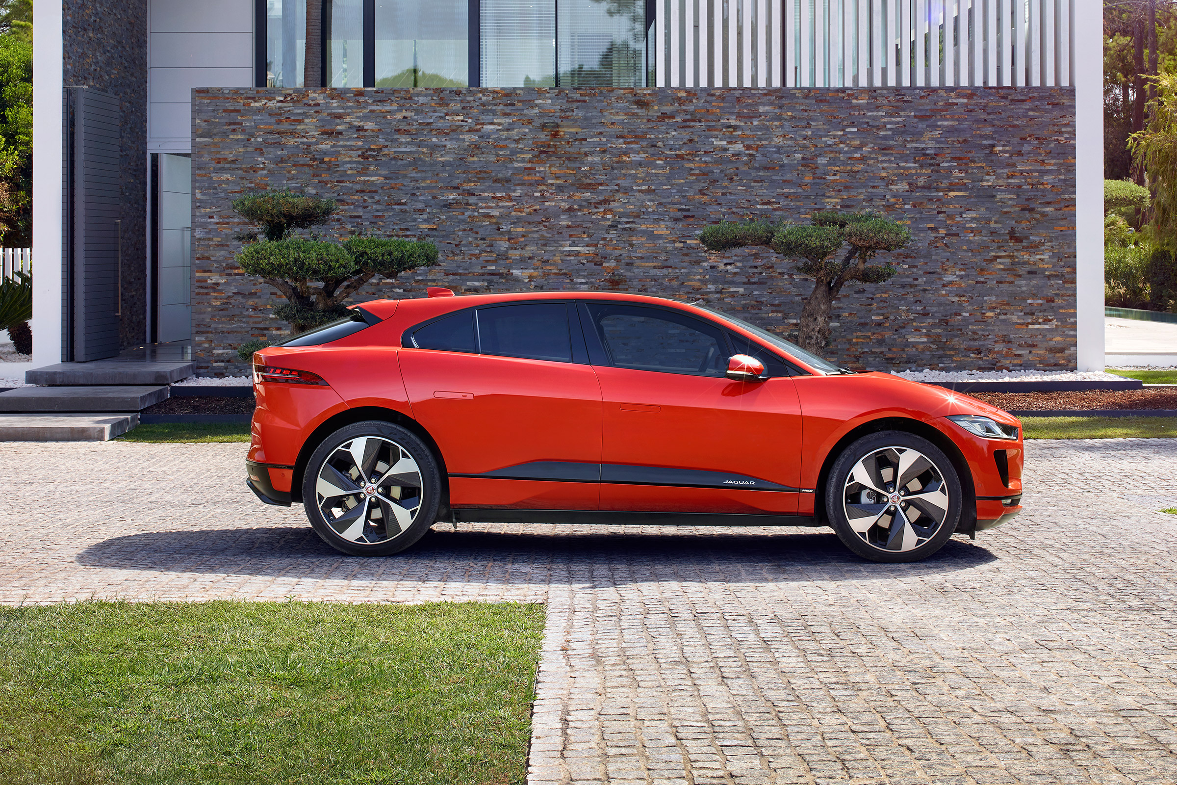Jaguar i-Pace - profile