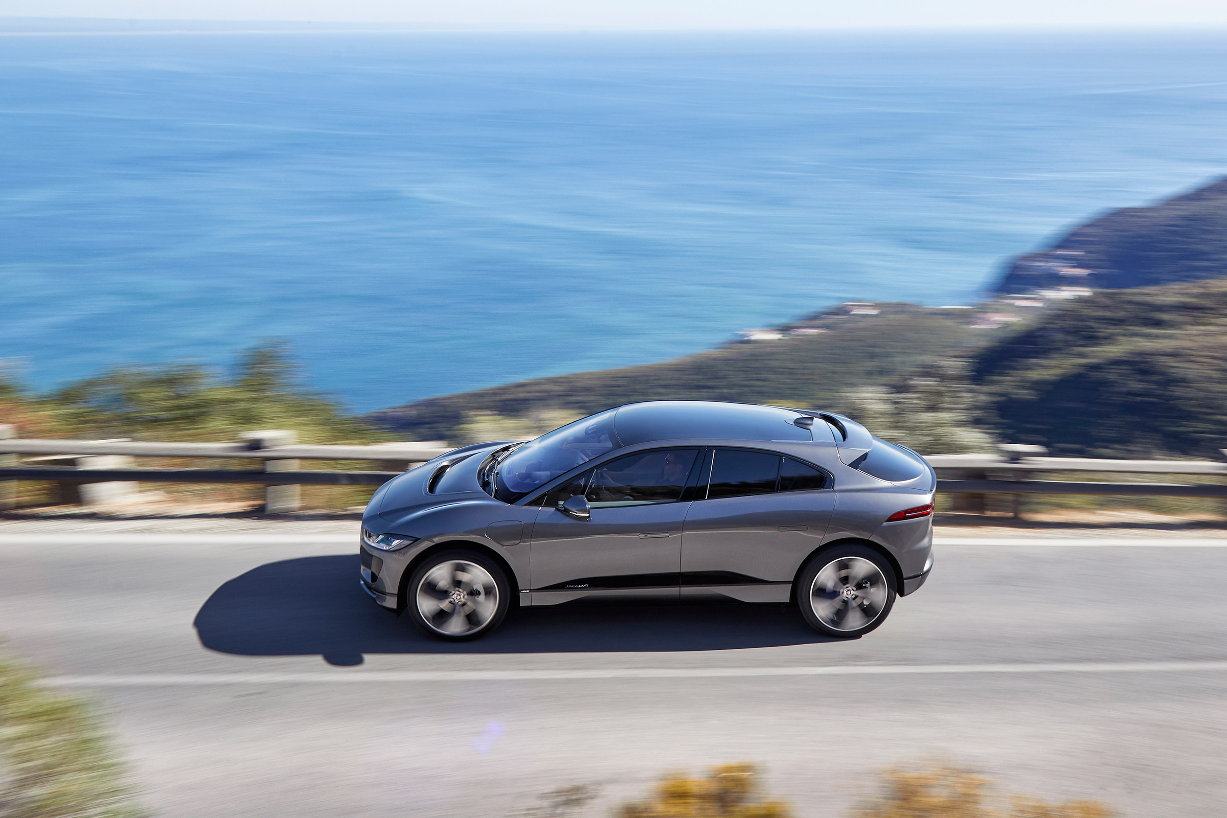 Jaguar i-Pace - side