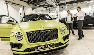 Bentley Bentayga Pikes Peak - front
