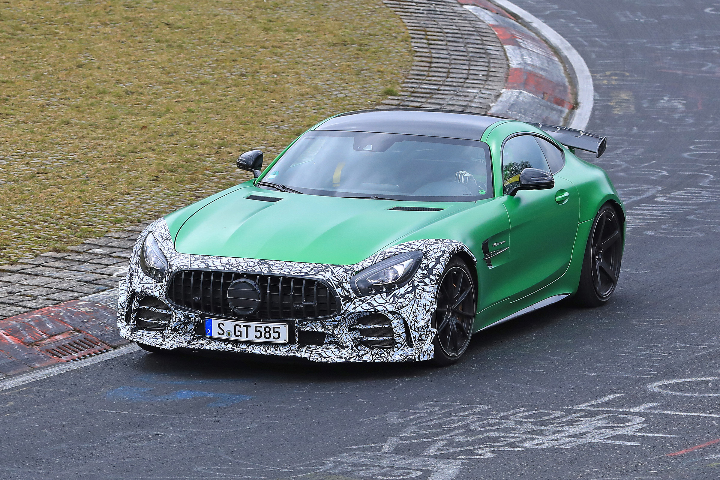 Mercedes-AMG GT R spy 2018 - front quarter