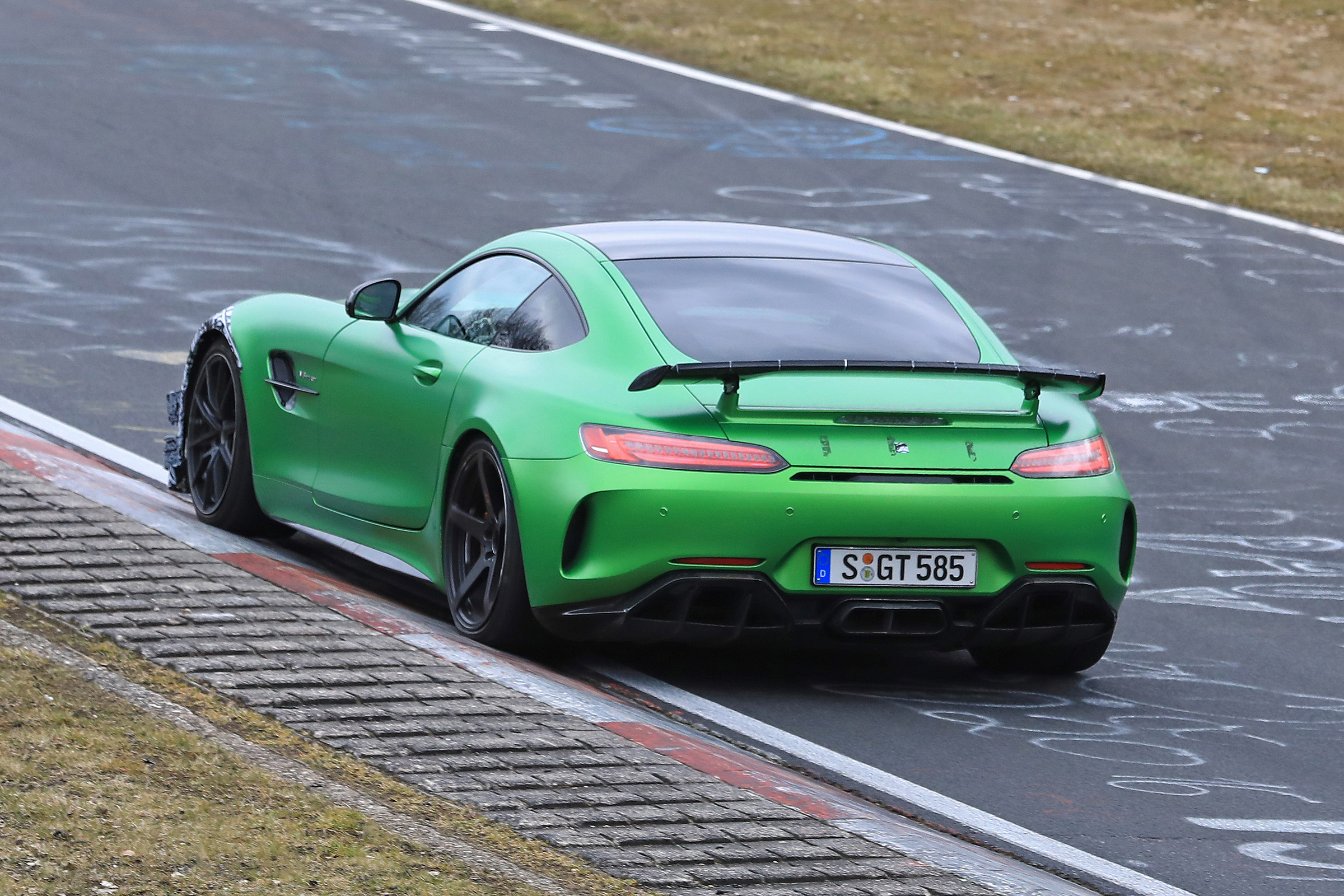 Mercedes-AMG GT R spy 2018 - rear quarter