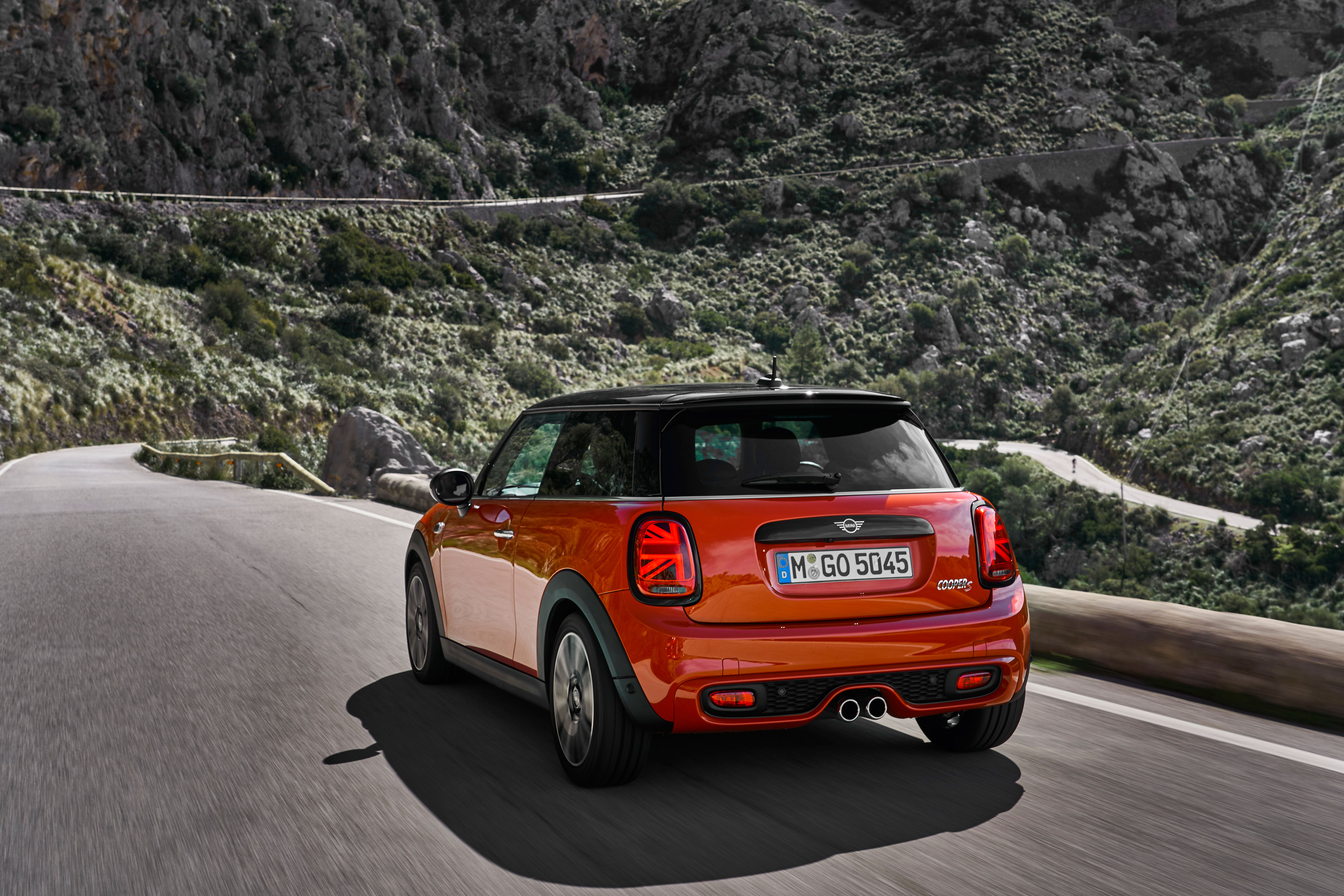 2018 Mini Cooper S hatch - rear quarter