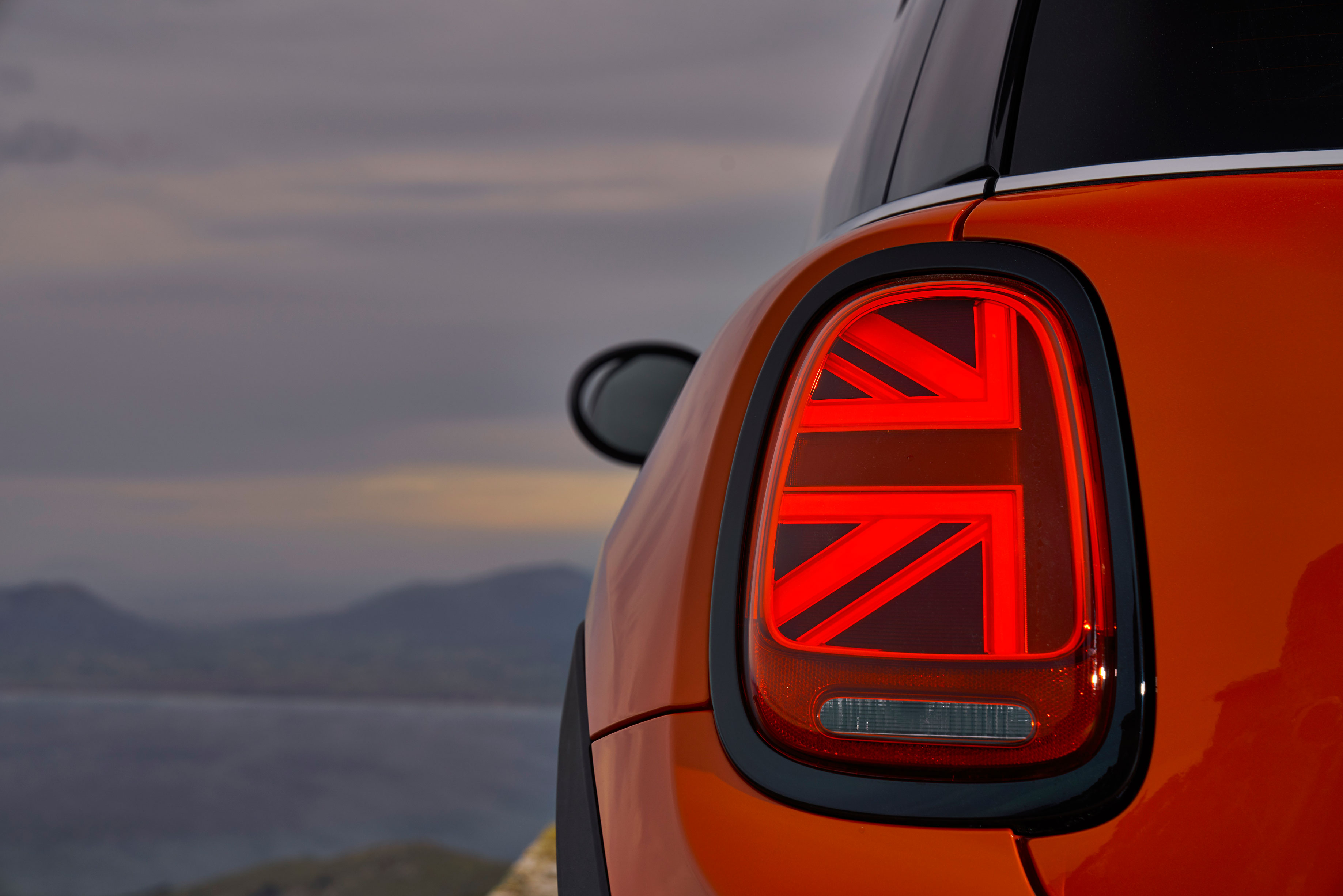 2018 Mini Cooper S hatch - light