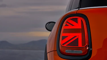 2018 Mini Cooper S hatch - light