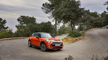 2018 Mini Cooper S hatch - turning