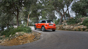 2018 Mini Cooper S hatch - turn in