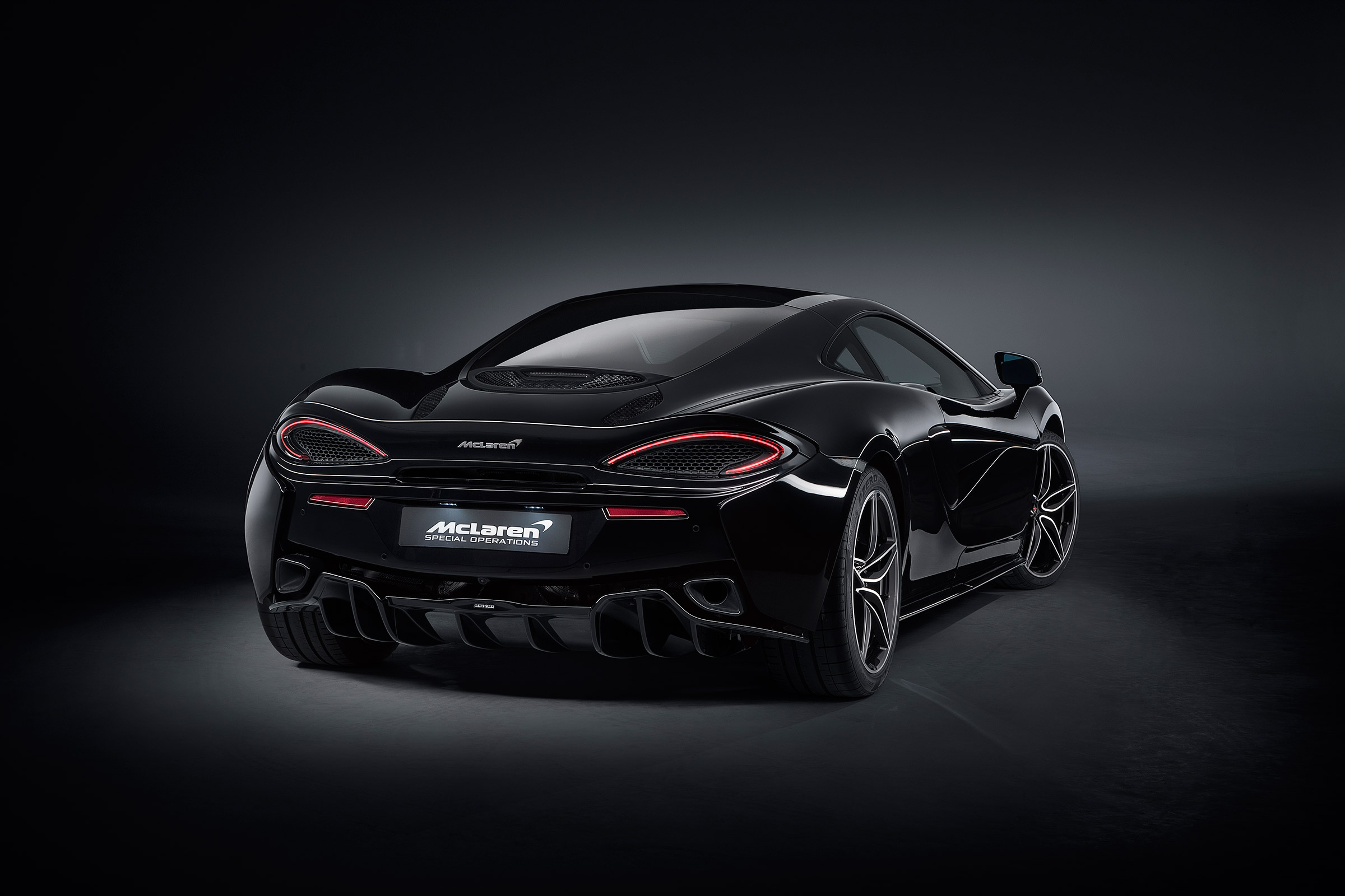 McLaren 570GT Black Collection - rear