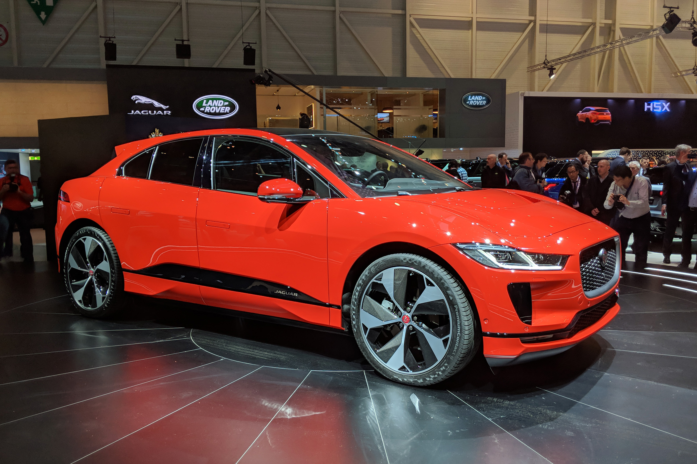 Jaguar I-pace – side